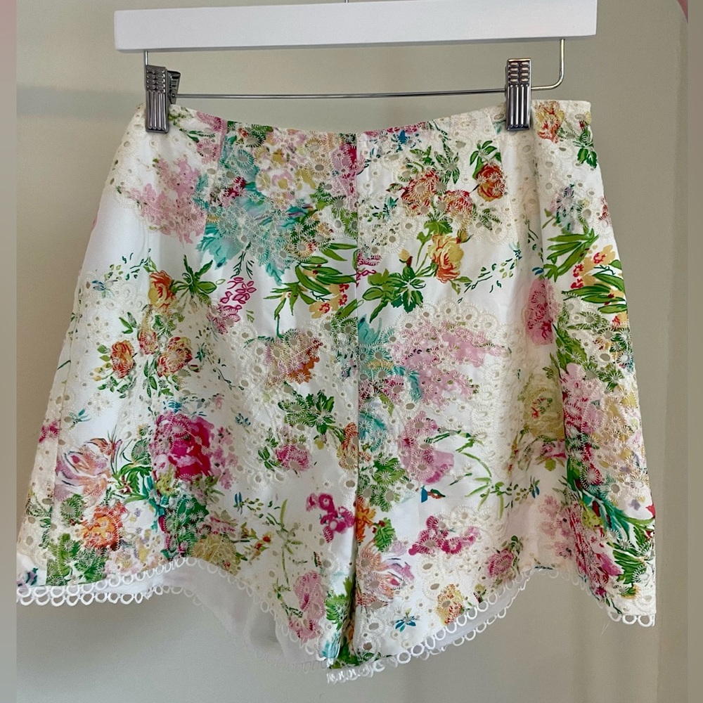 Sommerset Eyelet Circle Trim Shorts - Picture 4 of 8